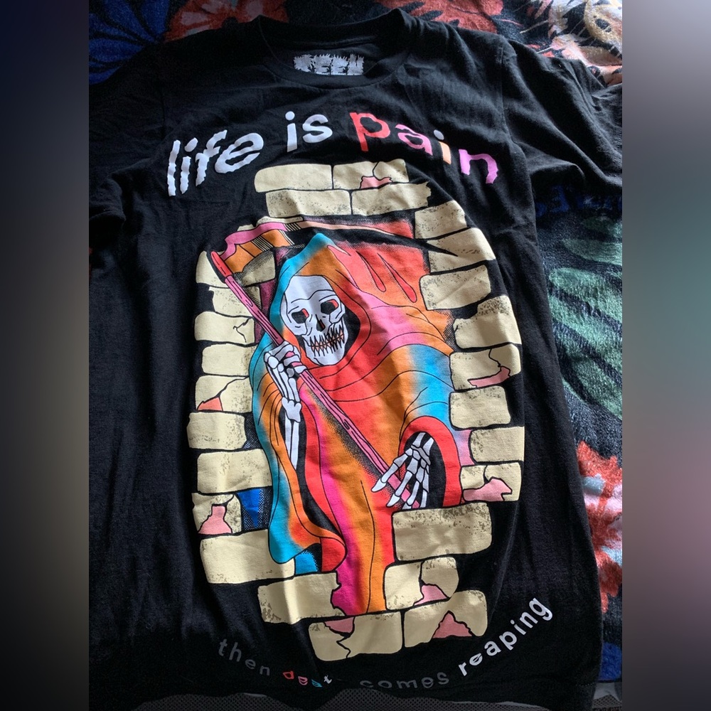 Black graphic short sleeve